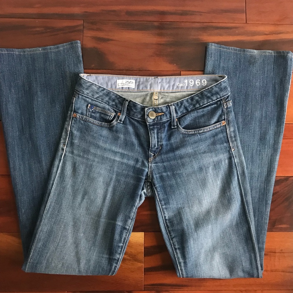 3 for $15 GAP size 25 “curvy” jeans.